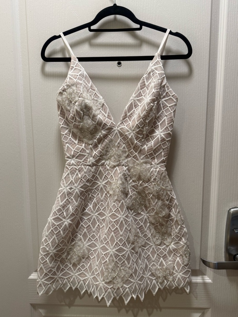 Helsi Chloe Sequin Lace Sleeveless Minidress in White floral lace Size XS NWT - Picture 3 of 5